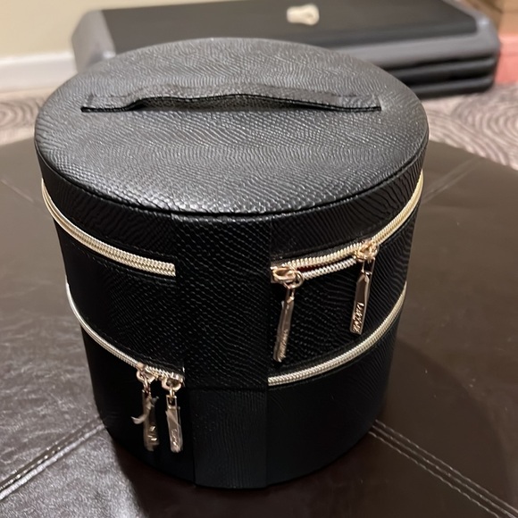 New Lancôme Paris Round Cosmetic Box 📦 - Picture 3 of 16